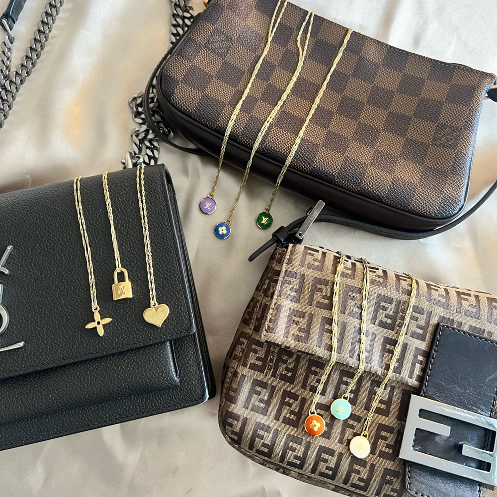 Like to be notified of LIVE shows🍒💕🌷🍒💕🌷